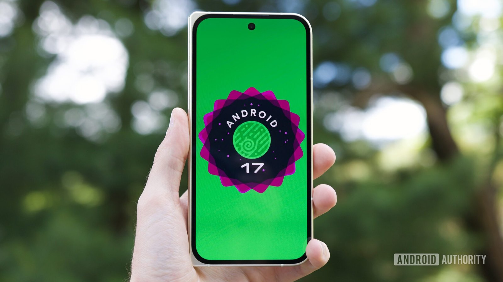 Screenshot of Android 17 widgets disappearing on a Pixel phone screen.