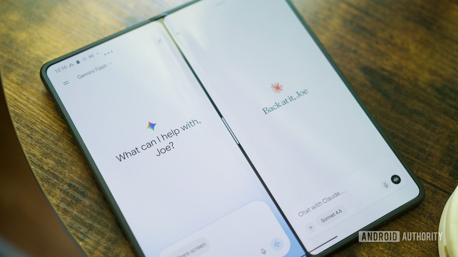 Comparison chart showing Gemini and Claude AI assistant features side-by-side.